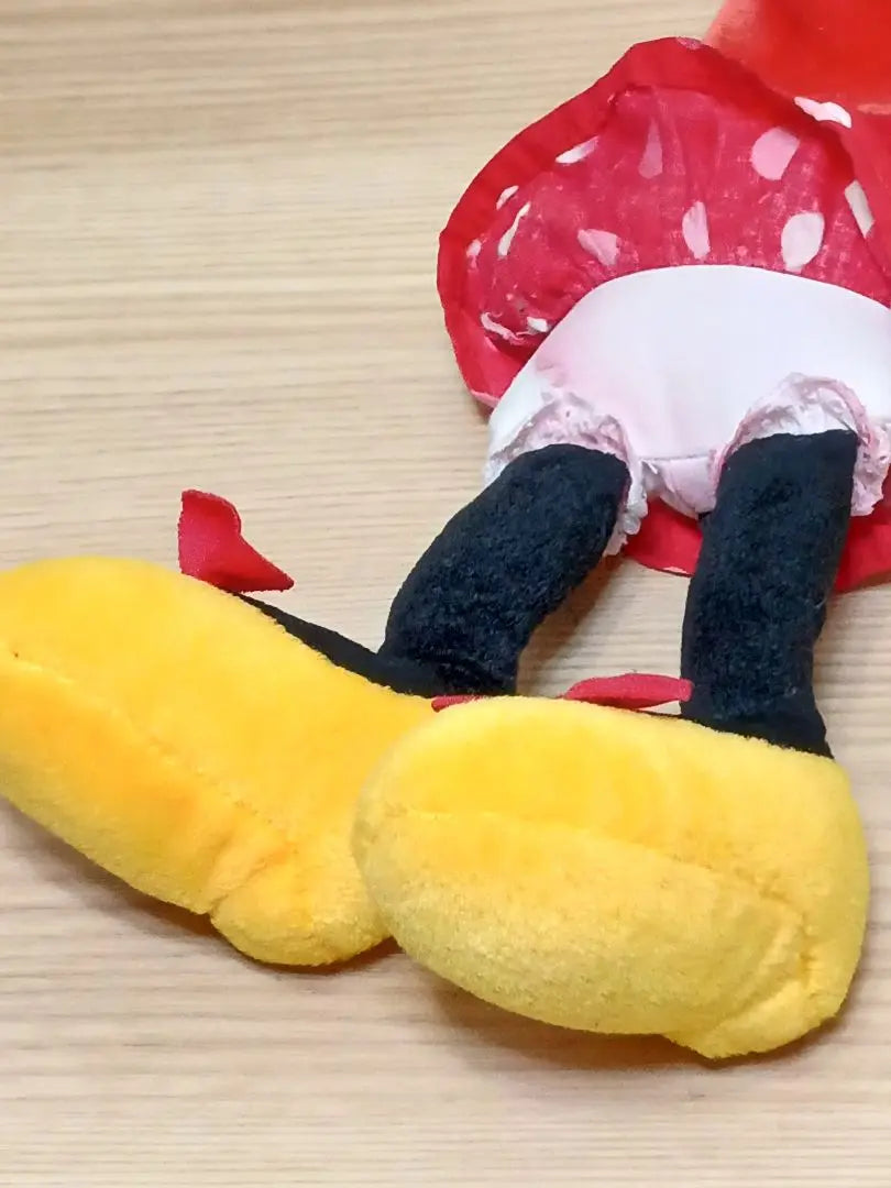 [Retro] Conjunto de 2 piezas de bufanda de peluche de Minnie -chan y gorro de punto | 【レトロ】ミニーちゃんぬいぐるみ付マフラー2点セット＆ニット帽子