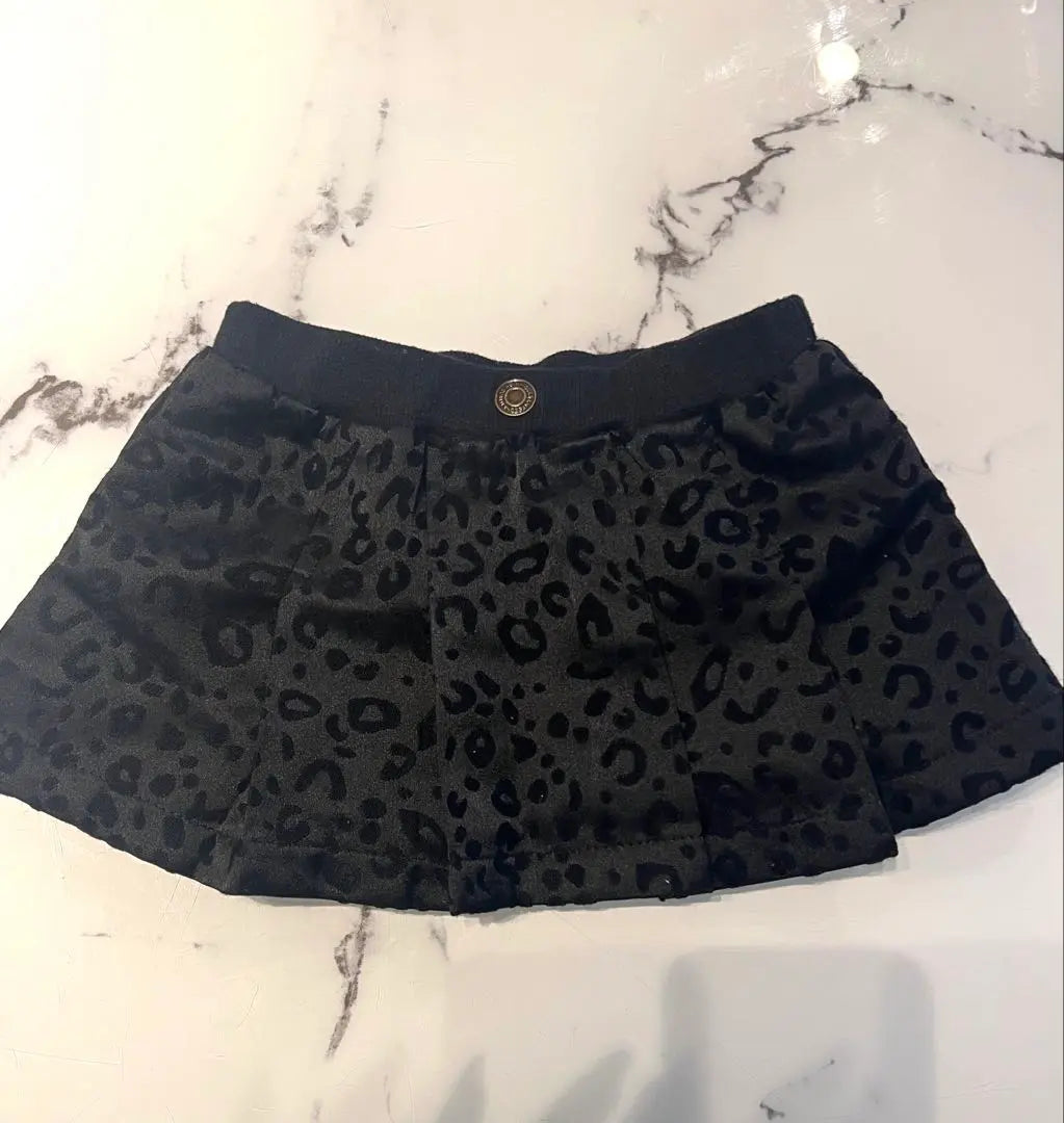 Falda negra con estampado de leopardo 90cm