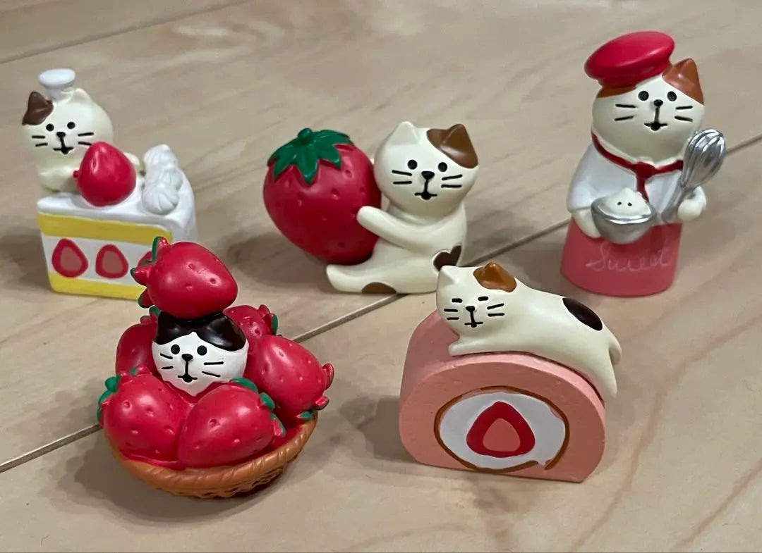 Cat Ornament Strawberry Cake Shop