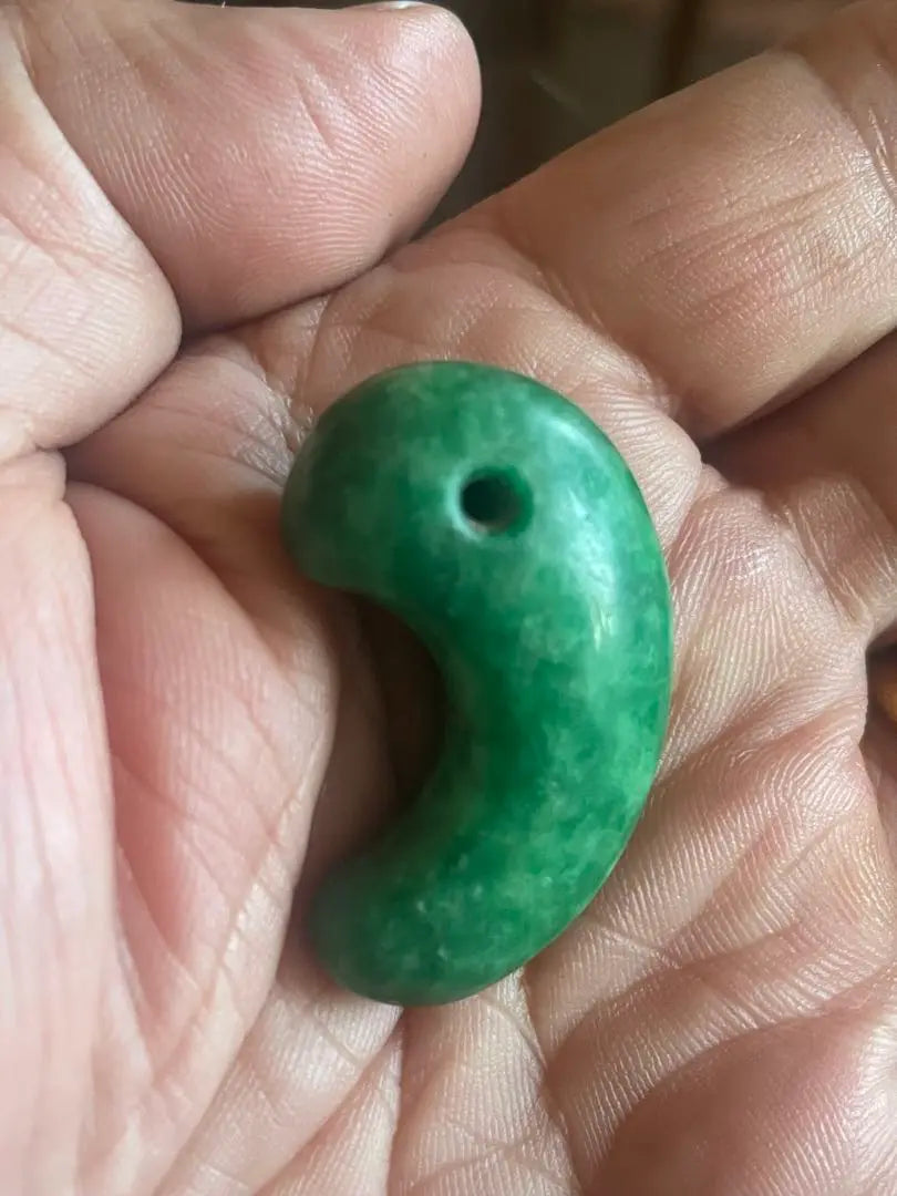 Excavación de jade Roukan del período Magatama Kofun | 勾玉 古墳時代 ロウカン翡翠 出土