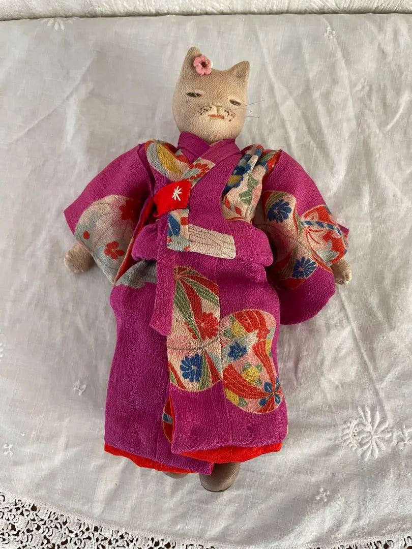 Muñeca creativa 59 Gato Gato Kimono antiguo de crepé carmesí hecho a mano