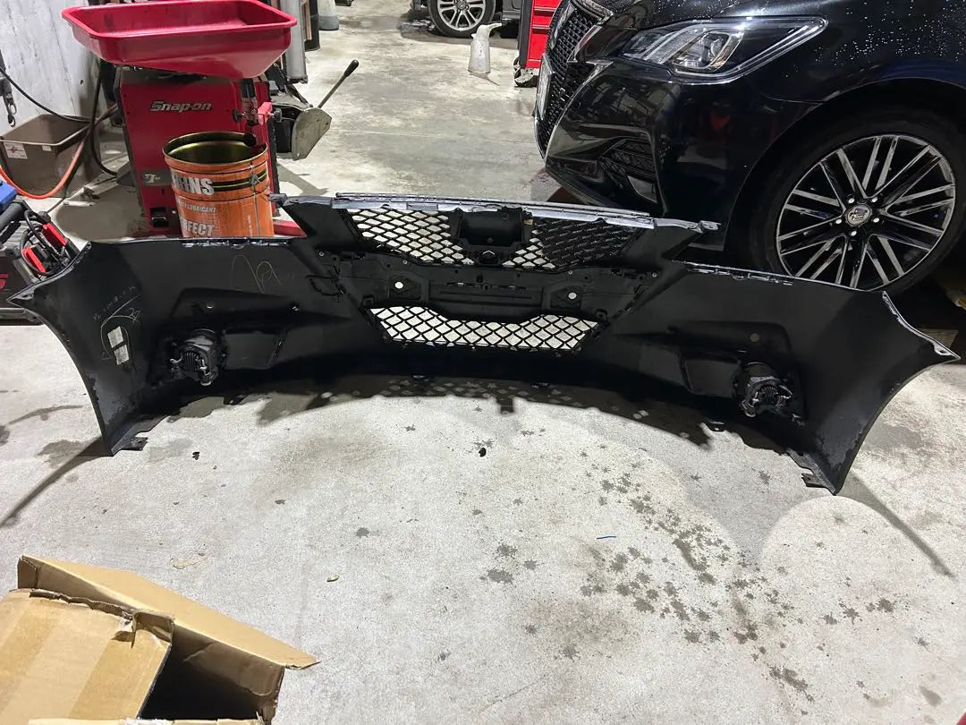 210 Crown Athlete Early Model Front Bumper 219 Grill