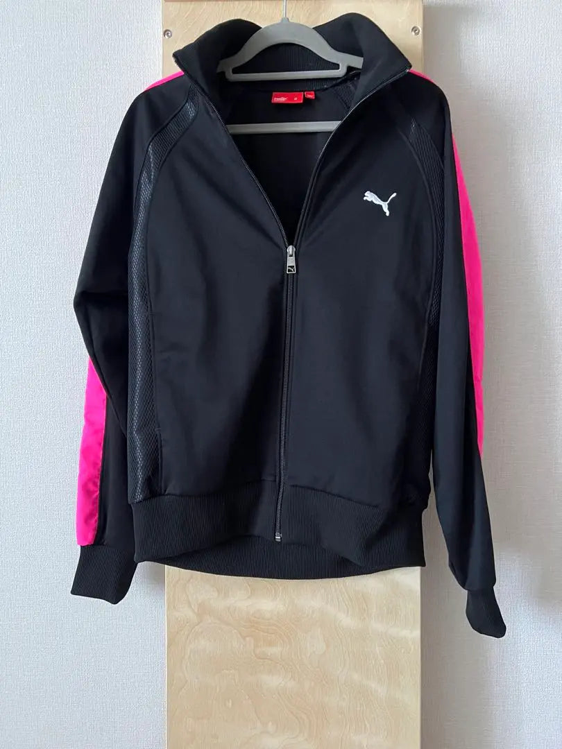 Chaqueta vintage con cremallera PUMA negra y rosa fabricada en Japón