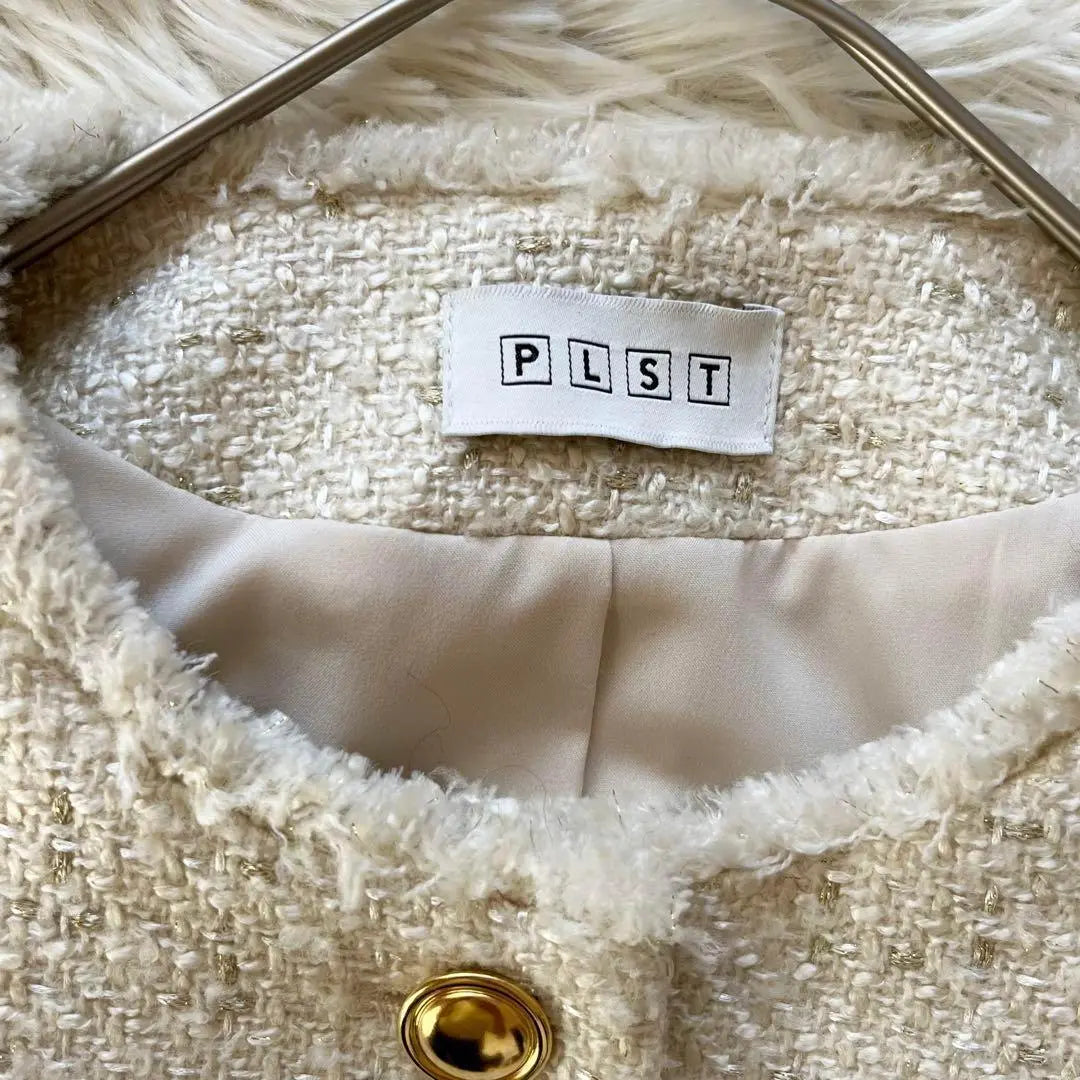 Pole beauty ✨ Sold out Plus Tweed No Color Jacket Gold Button White M