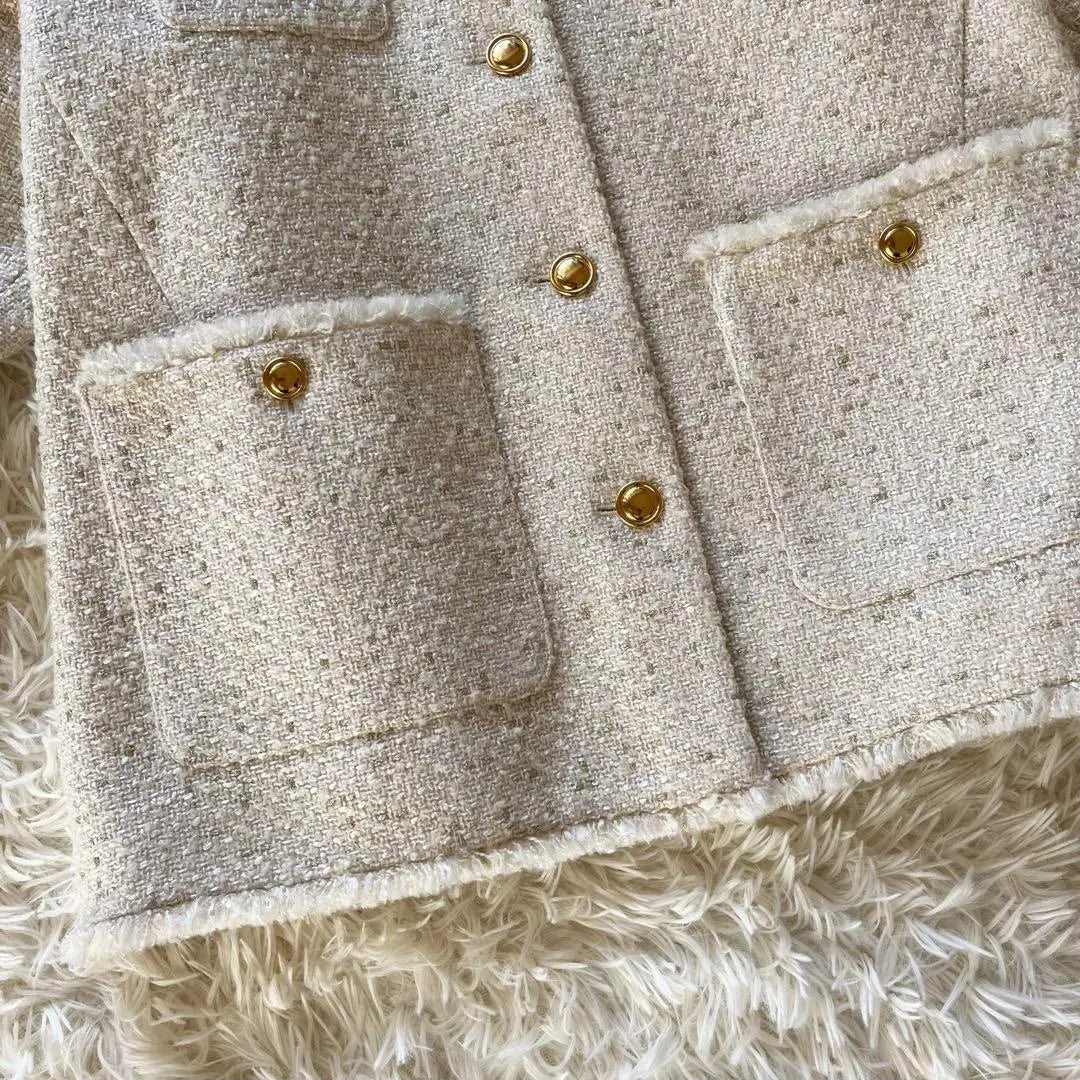 Pole beauty ✨ Sold out Plus Tweed No Color Jacket Gold Button White M