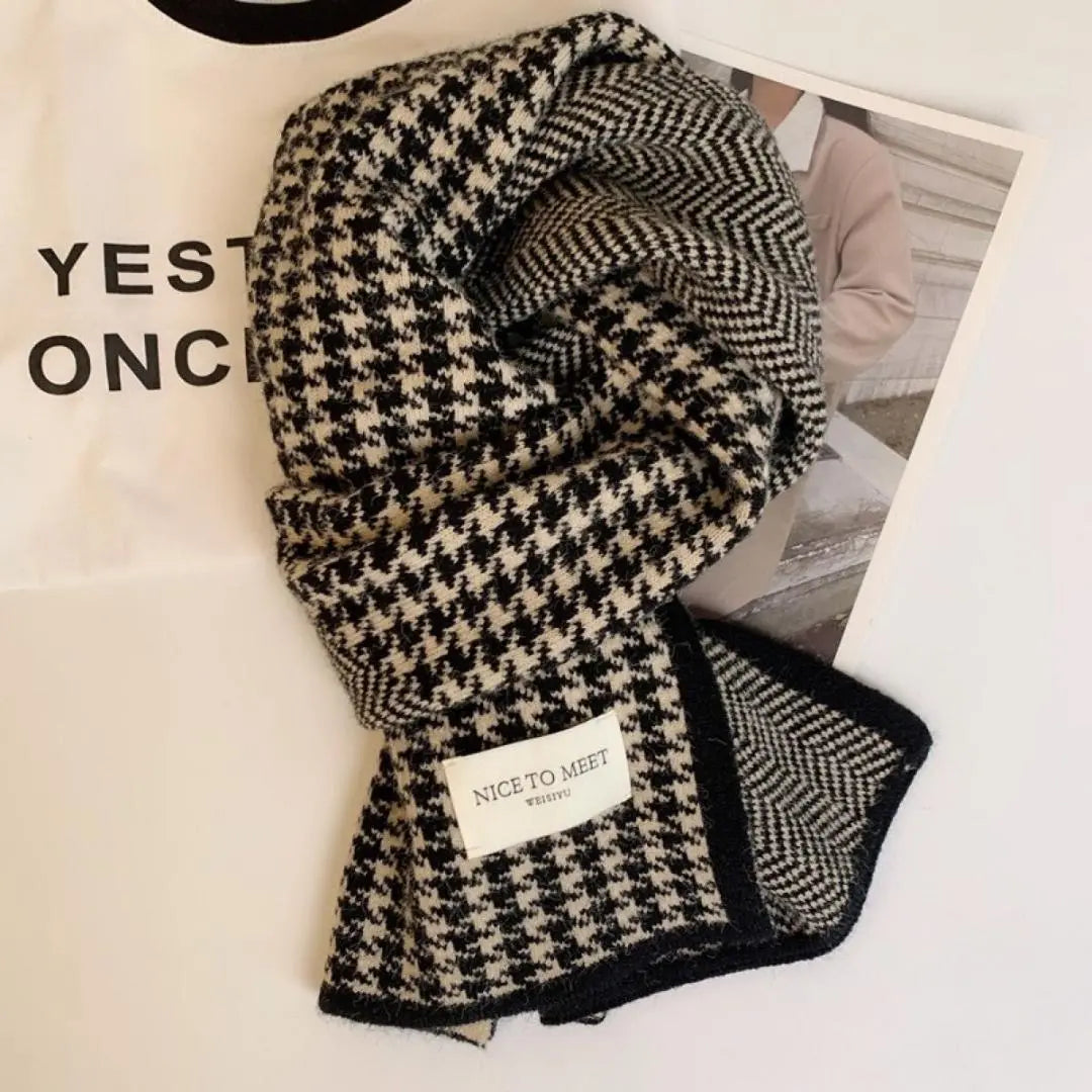 Scarf, black and white, houndstooth pattern, cold protection, autumn/winter, simple, snood, knitted stole