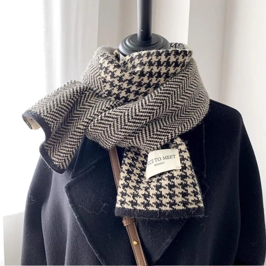 Scarf, black and white, houndstooth pattern, cold protection, autumn/winter, simple, snood, knitted stole