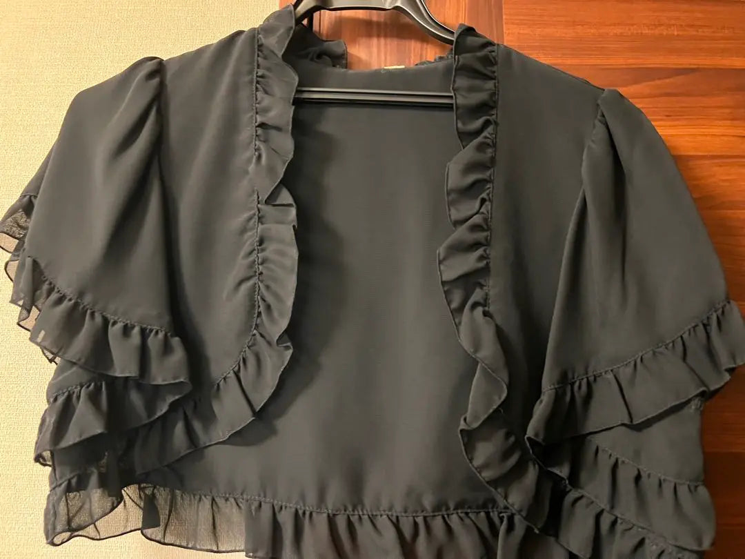 In good condition! Bolero for party dresses, black!