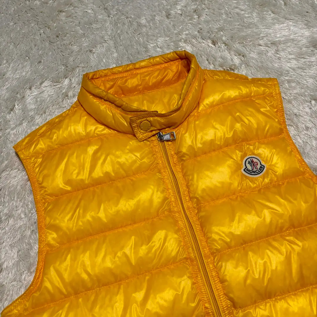 Chaleco de plumas MONCLER GUI en buen estado, amarillo 2