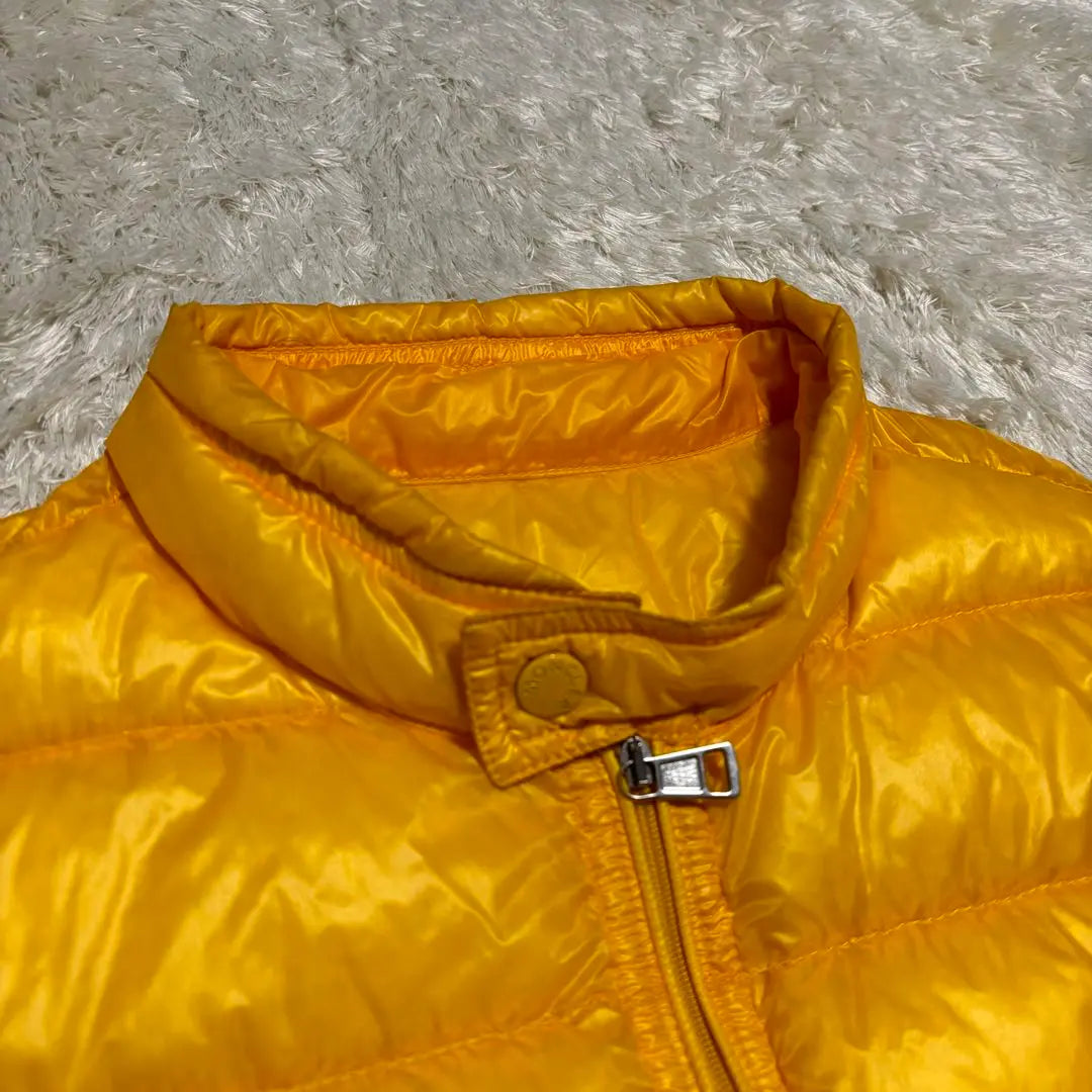 Chaleco de plumas MONCLER GUI en buen estado, amarillo 2