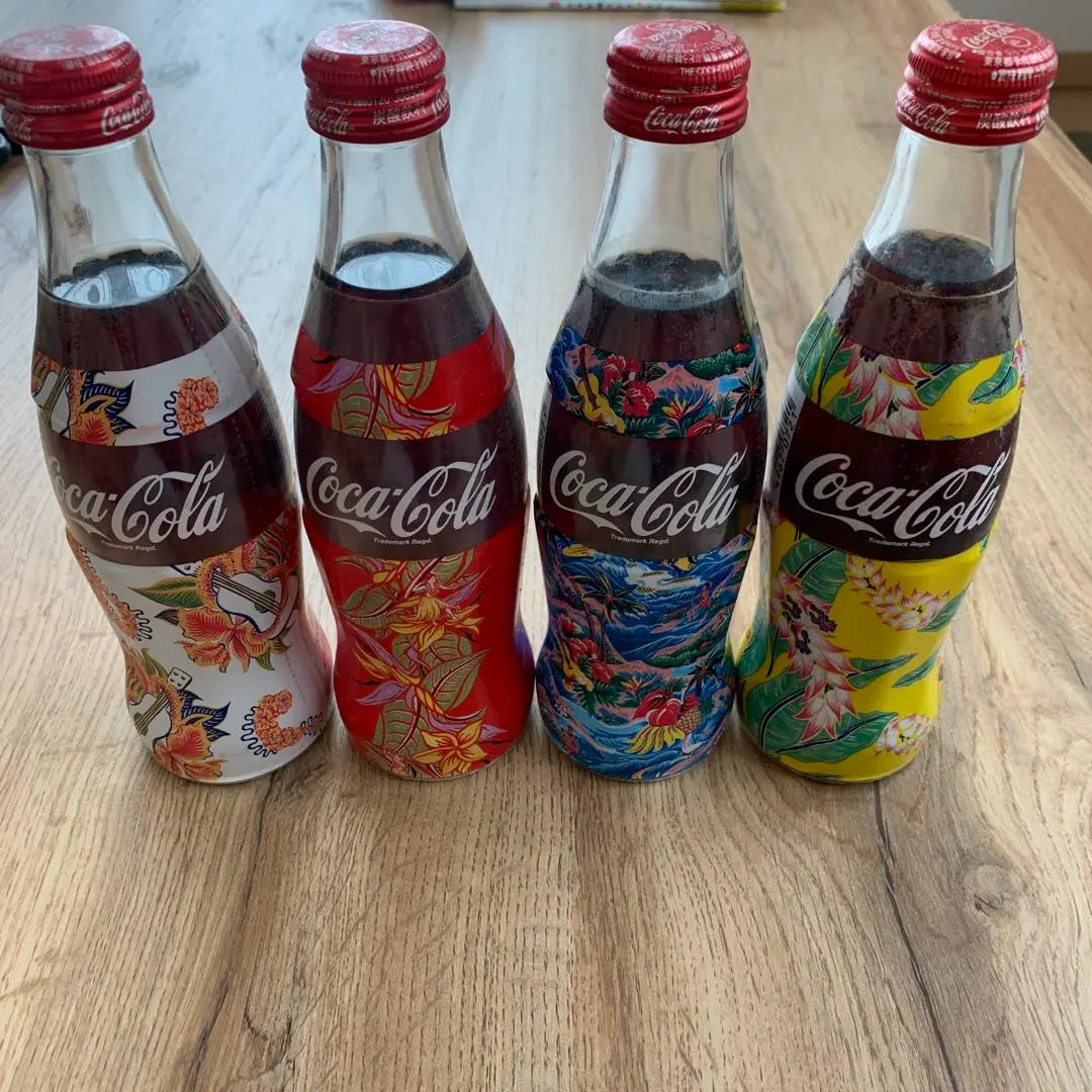 Rare rare, good condition, Coca-Cola limited Hawaiian bottle set of 4, retro bottle vintage