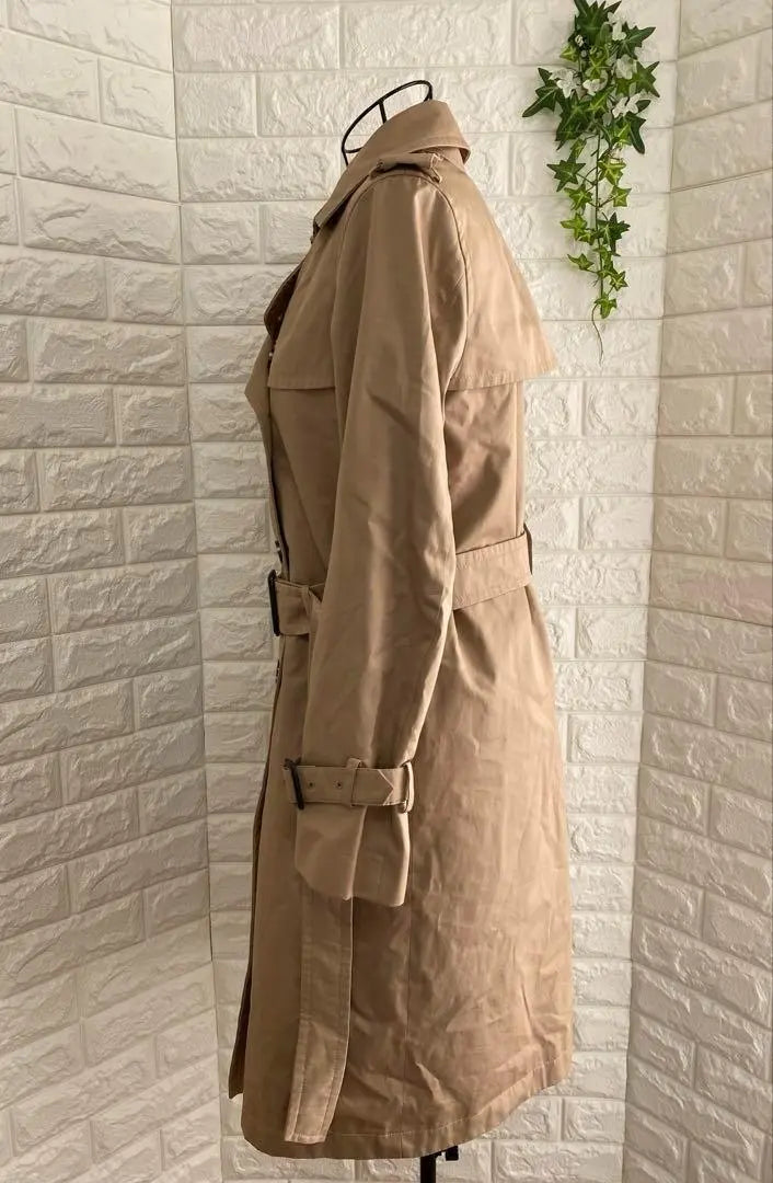 D-2764 ✱ESTÁNDAR DE REVISTA✱ Gabardina Beige M