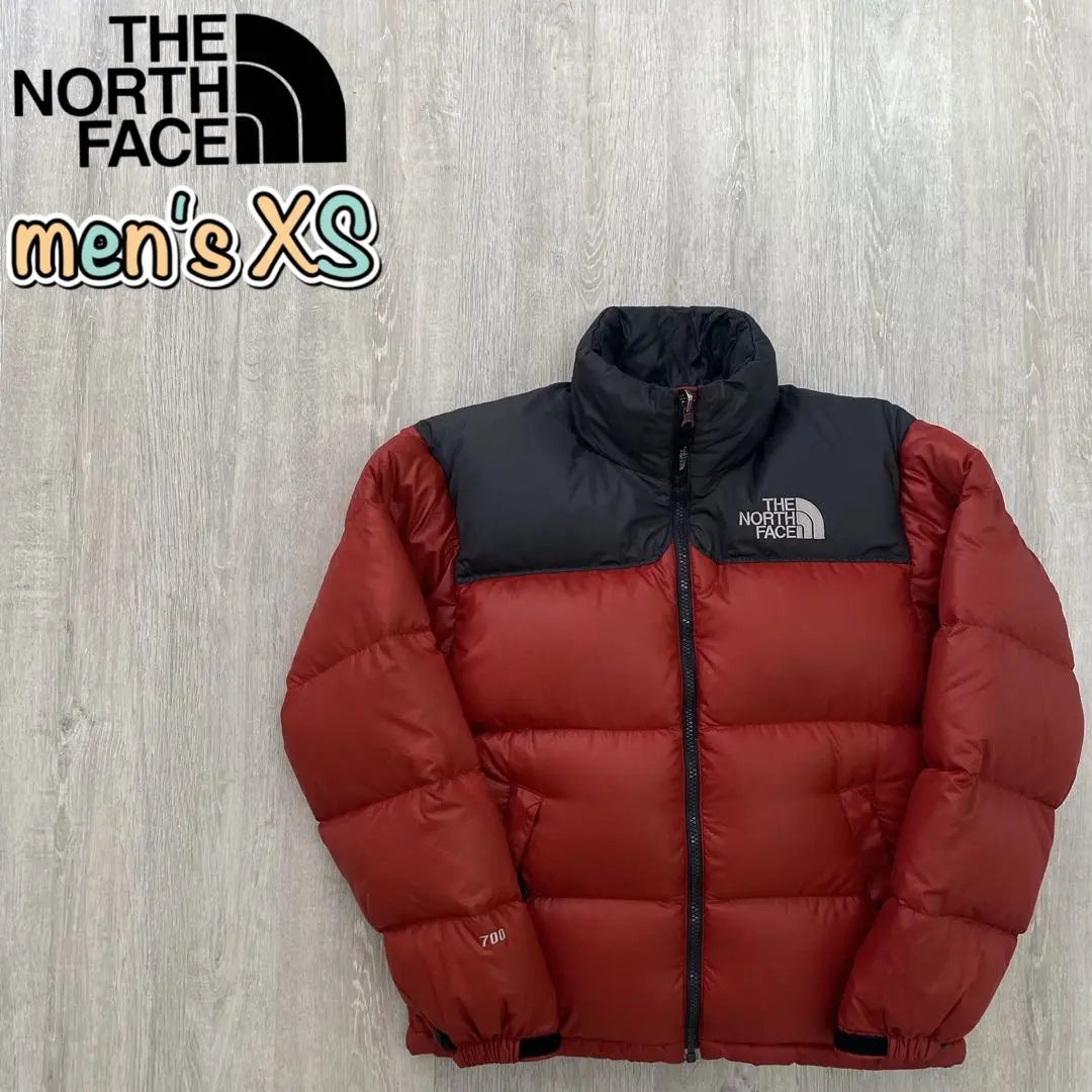 The North Face 700FIL Nuptse Red x Charcoal Gray para hombre, talla XS