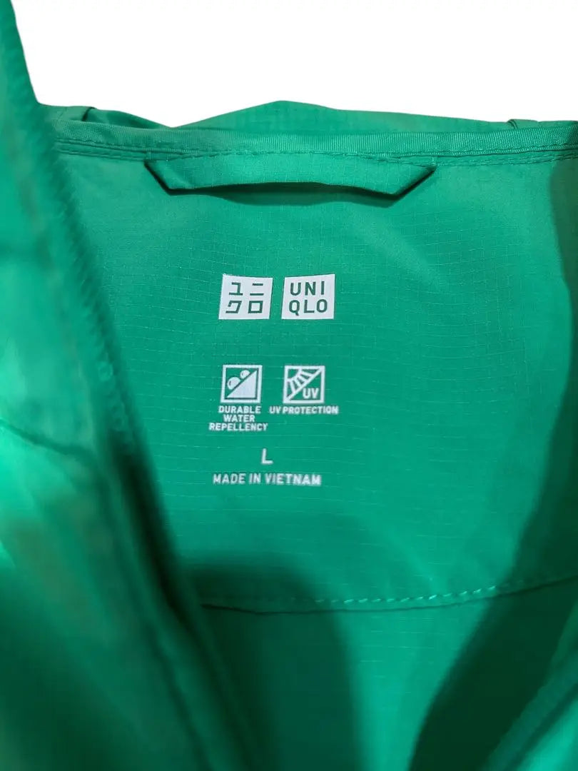 Parka Uniqlo Pocketable UV-blocking Parka repelente al agua L Verde Buen estado