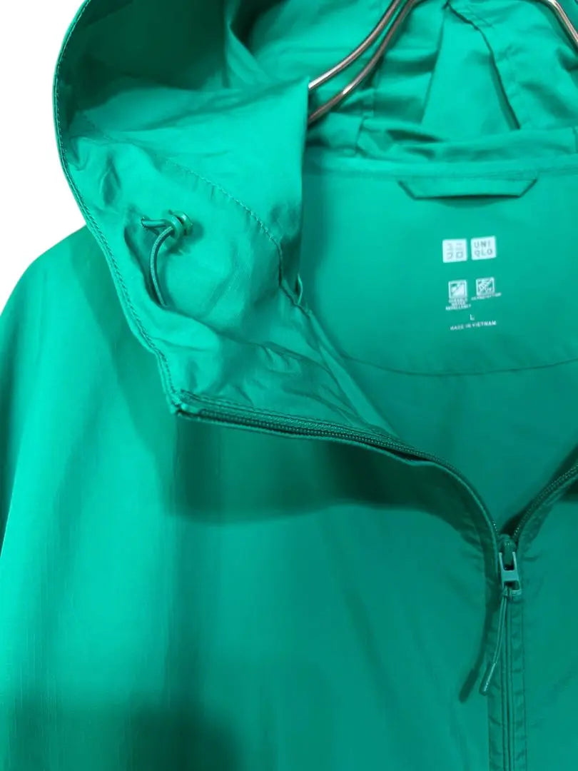 Parka Uniqlo Pocketable UV-blocking Parka repelente al agua L Verde Buen estado