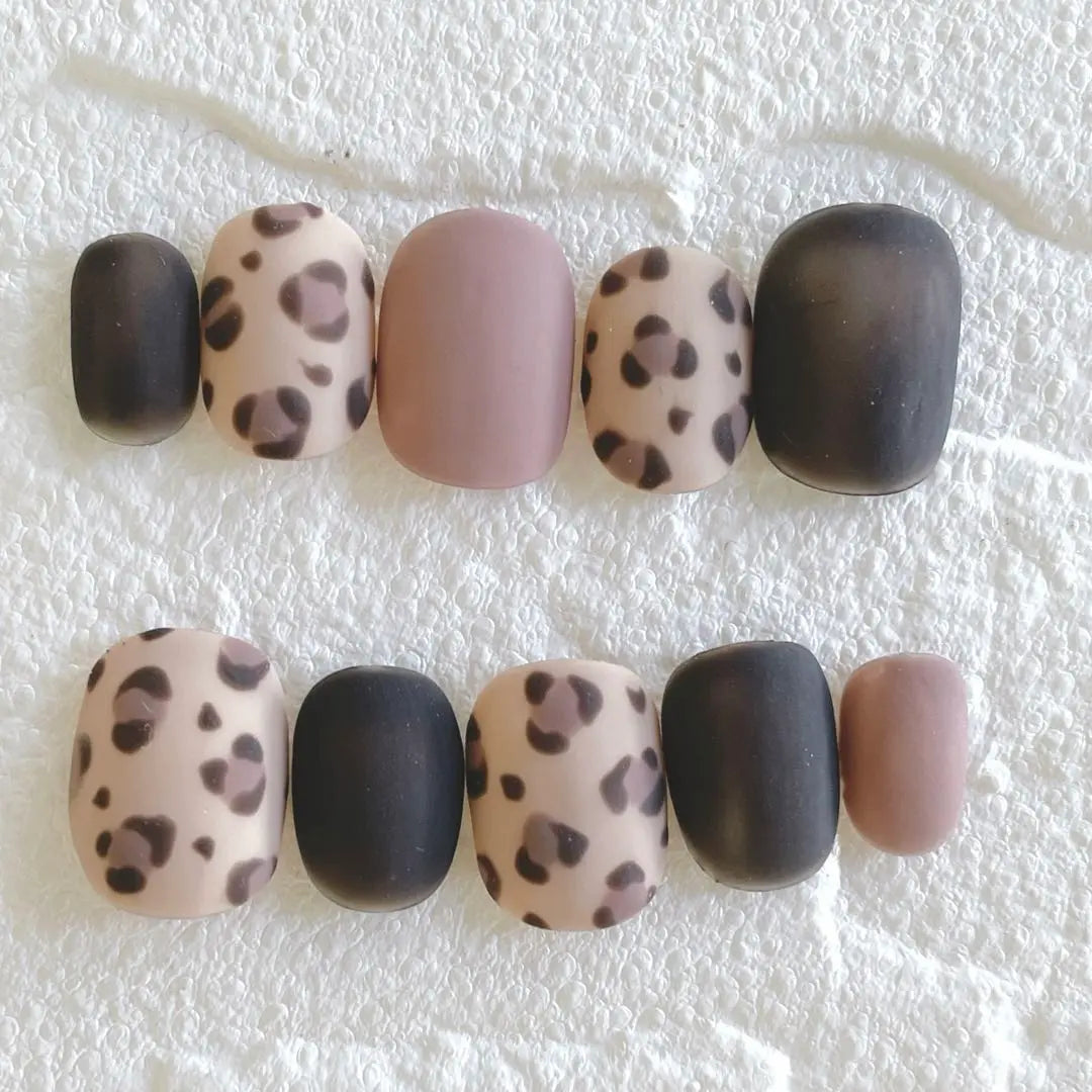 Uñas con estampado de leopardo para adultos, estilo casual y mate