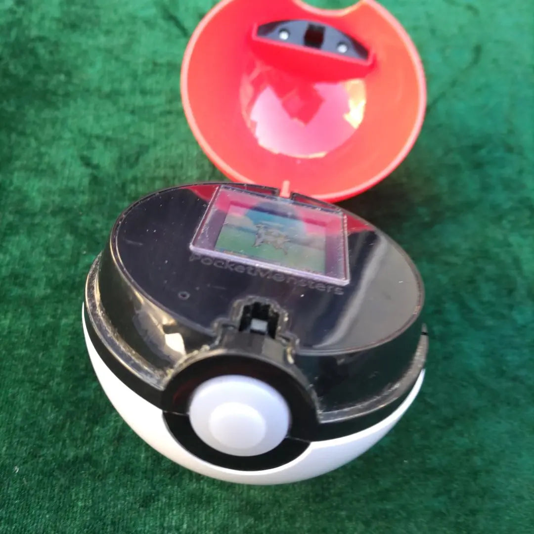 Pokemon Ball-type game machine