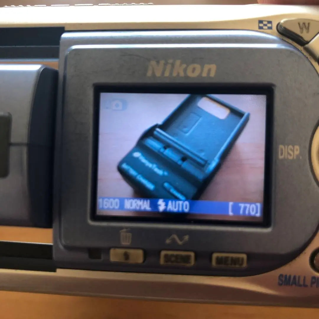 [Examples] Nikon Coolpix 2500 Digital camera Old Condigi