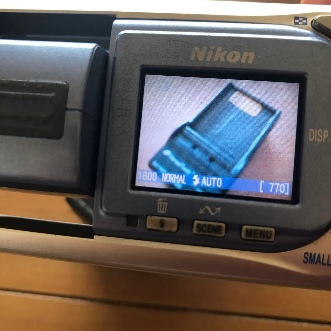 [Examples] Nikon Coolpix 2500 Digital camera Old Condigi