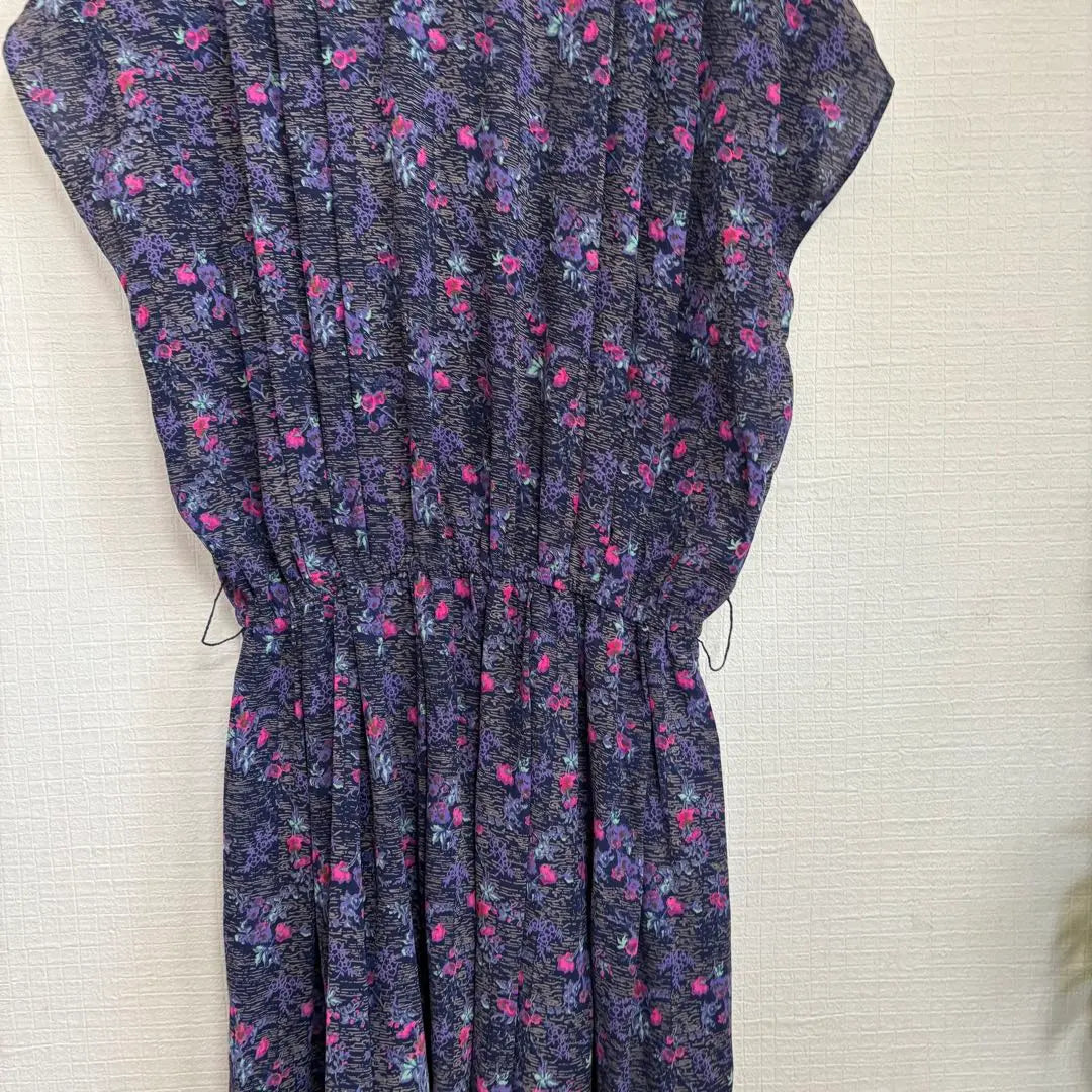 Vestido floral con mangas francesas de Chalet Blanc, morado, talla S