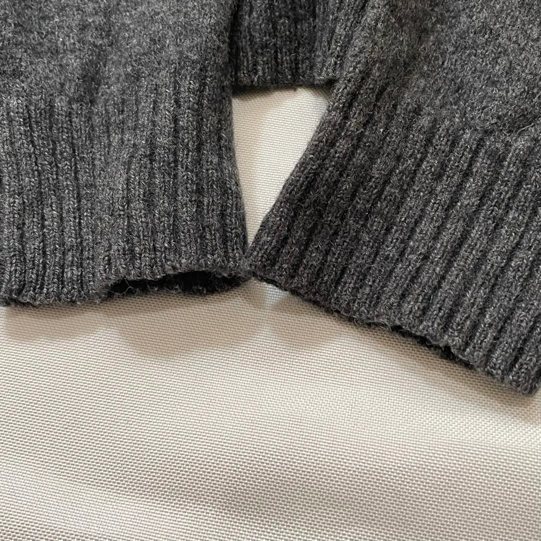 UNIQLO [S] UNIQLO LAMBSWOOL Suéter de cuello en V de manga larga para hombre