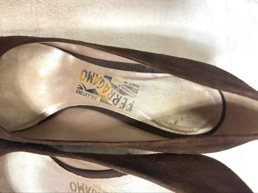 ⭐️Super beautiful condition⭐️Ferragamo Vara pumps Brown Suede Size 23.5