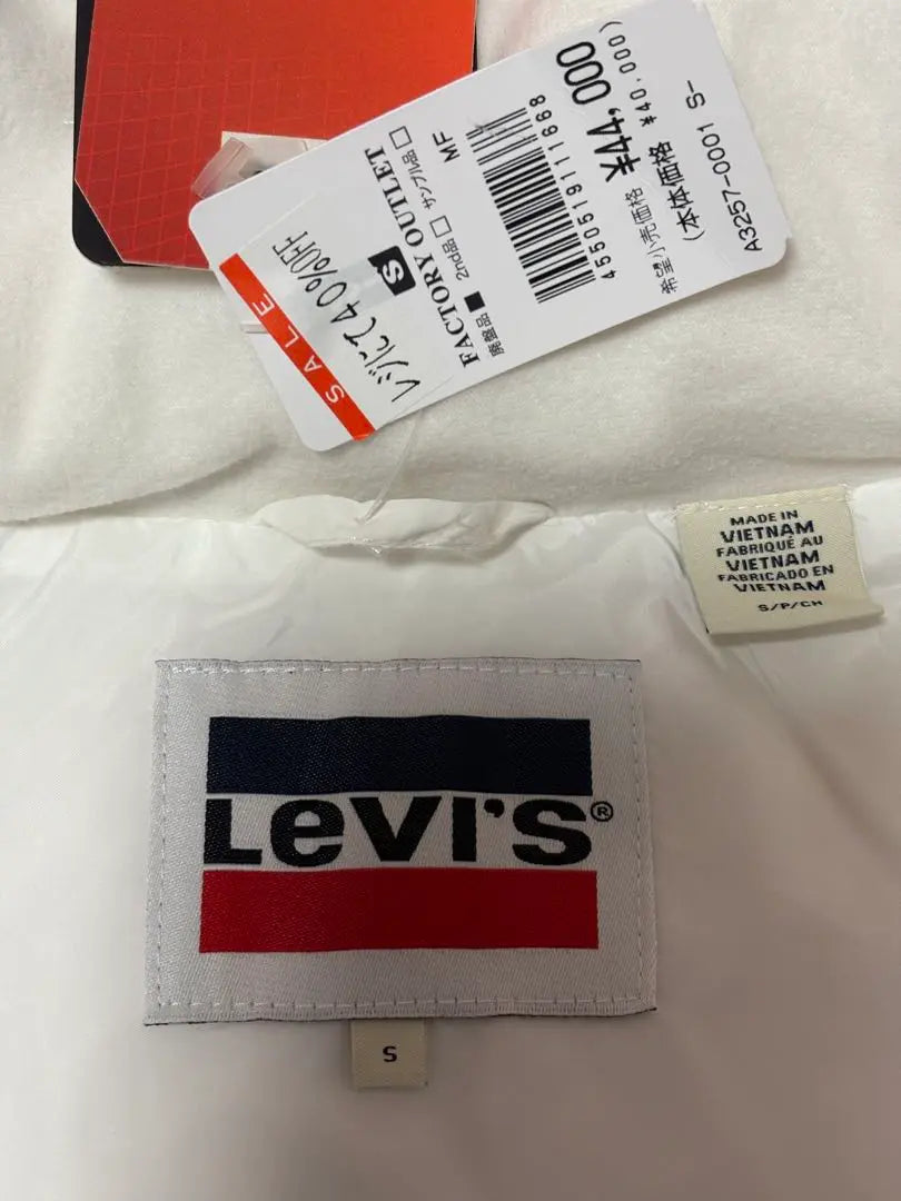 [Nuevo] [Sin usar] Chaqueta de plumas blanca de Levi's | 【新品】【未使用】LEVI'S ホワイト ダウンジャケット