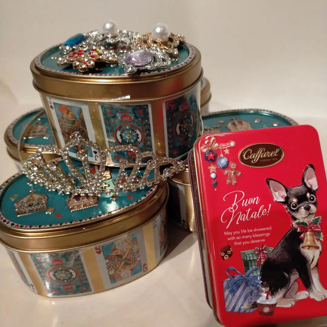 Aoyama DeCarbon Cat Playing Card Can & Caffarel Mini Can