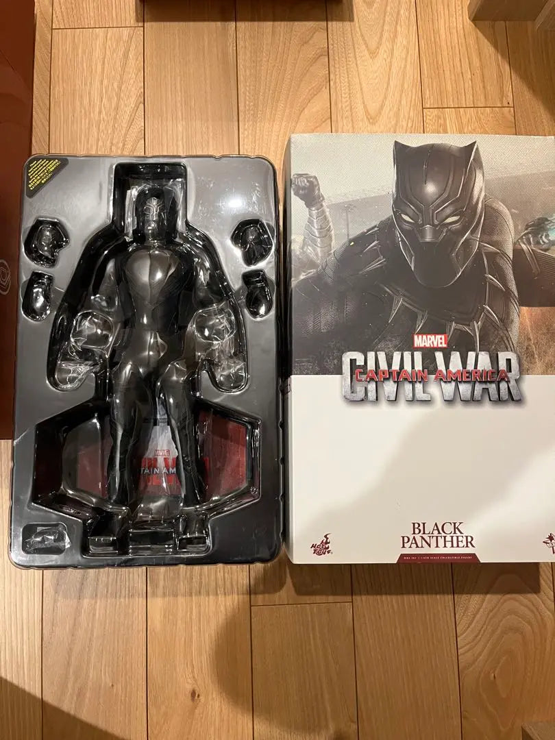 Hot Toys Amazing Spider-Man Black Panther Set of 2