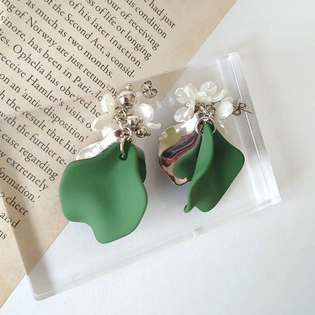 NO.458 Handmade Earrings Flowers Petals Large Green Silver Earrings