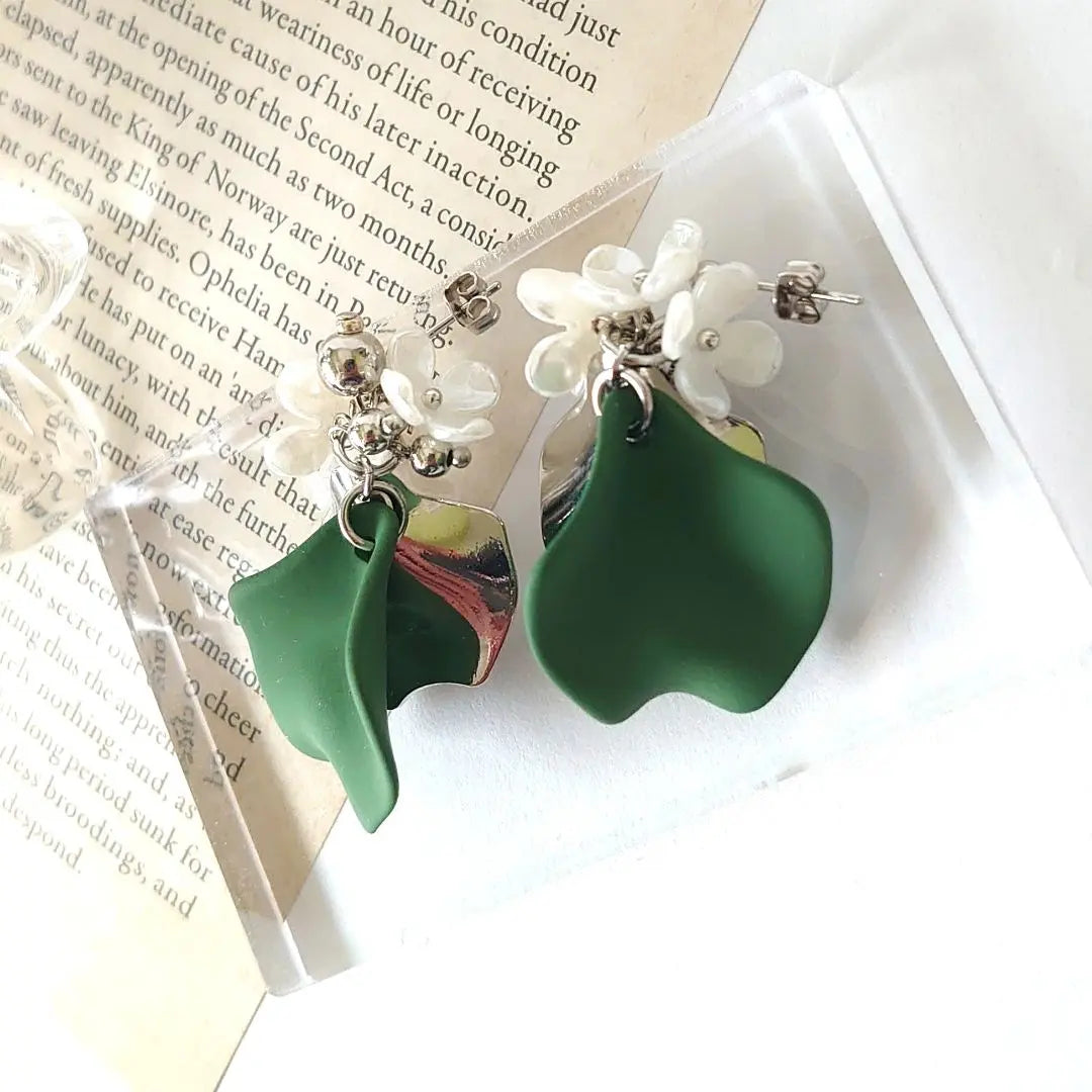 NO.458 Handmade Earrings Flowers Petals Large Green Silver Earrings