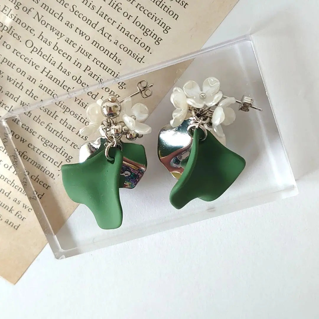 NO.458 Handmade Earrings Flowers Petals Large Green Silver Earrings