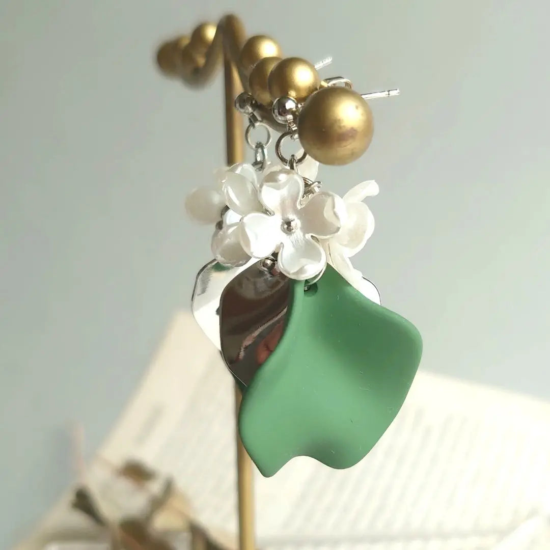 NO.458 Handmade Earrings Flowers Petals Large Green Silver Earrings