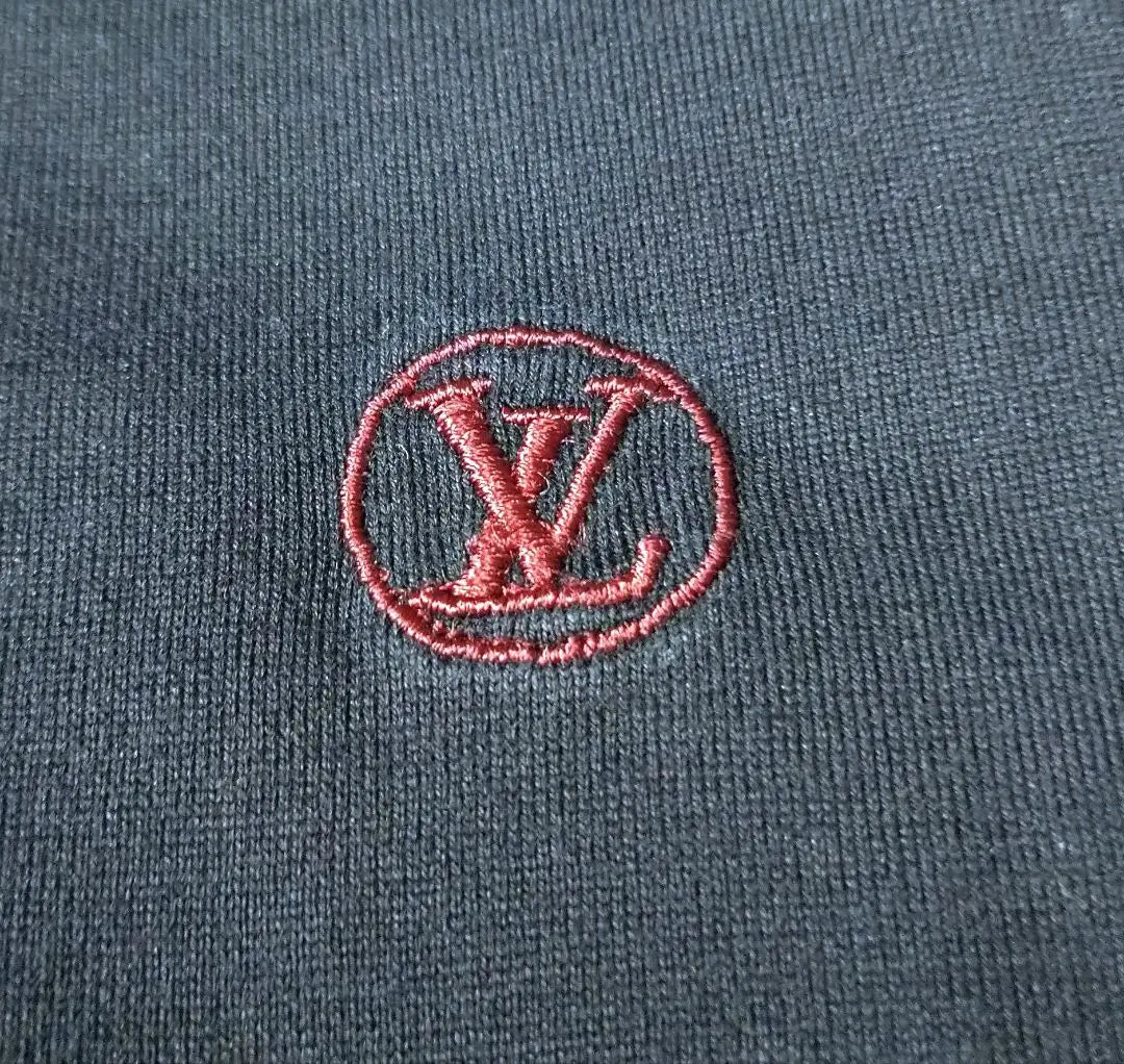 Louis Vuitton Camiseta de manga corta con corte y costura, logotipo circular bordado, color negro M