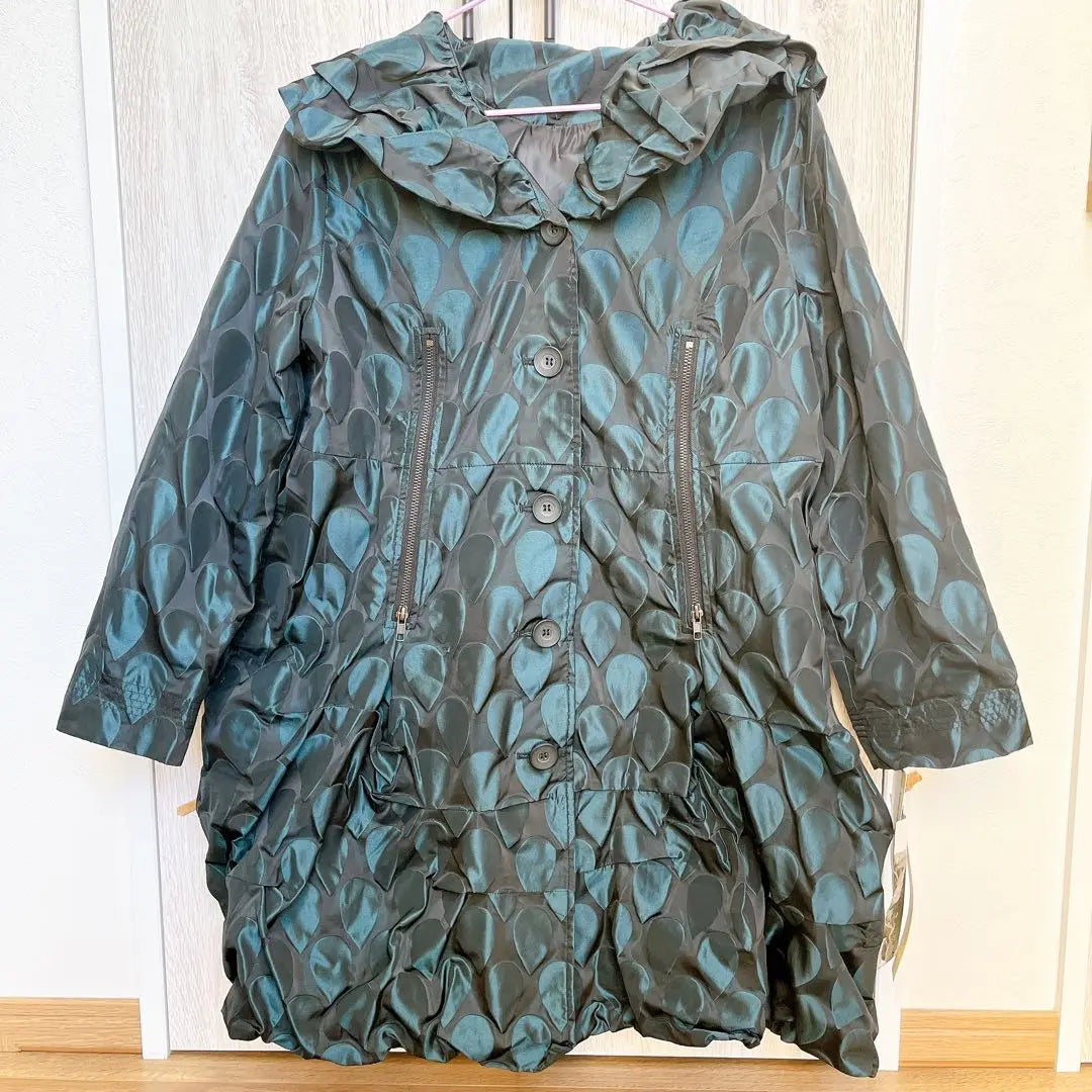 New with tags, list price just under 50,000 HANA HANA dark green coat