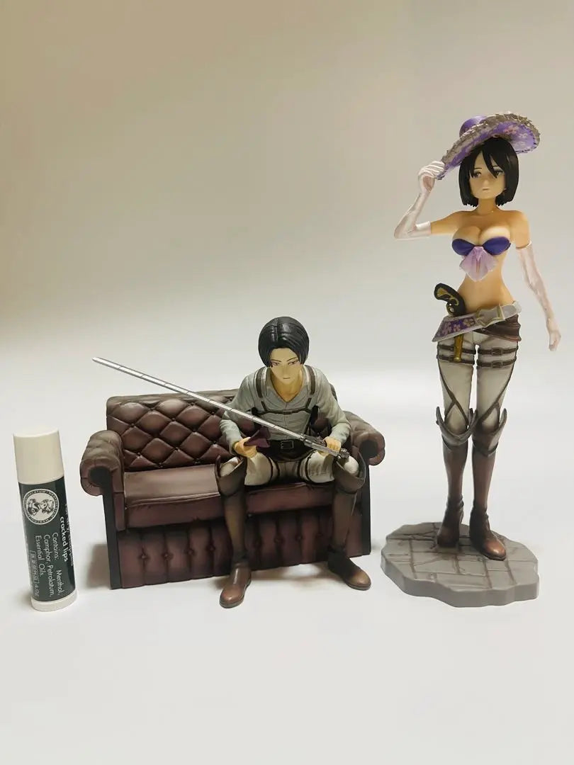 [Set of 10] Figures such as Attack on Titan, Levi, Mikasa, Re:Zero, Bleach, etc.