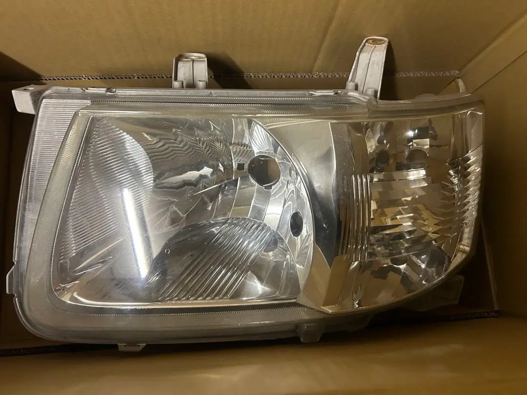 Faros delanteros originales Toyota Sakidovan lado izquierdo