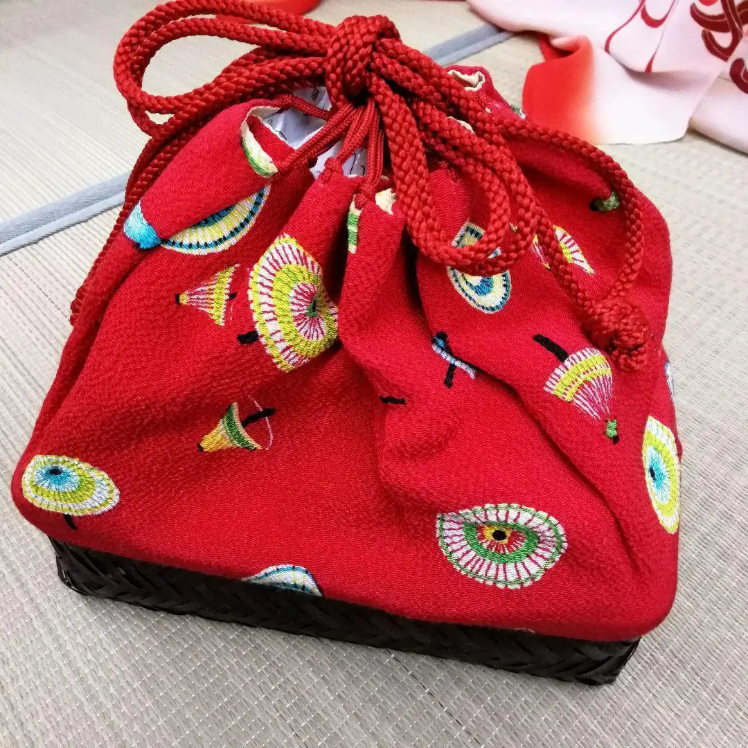 Bolsa con cordón para ceremonia de graduación, 21 Karahana, fondo de canasta rojo