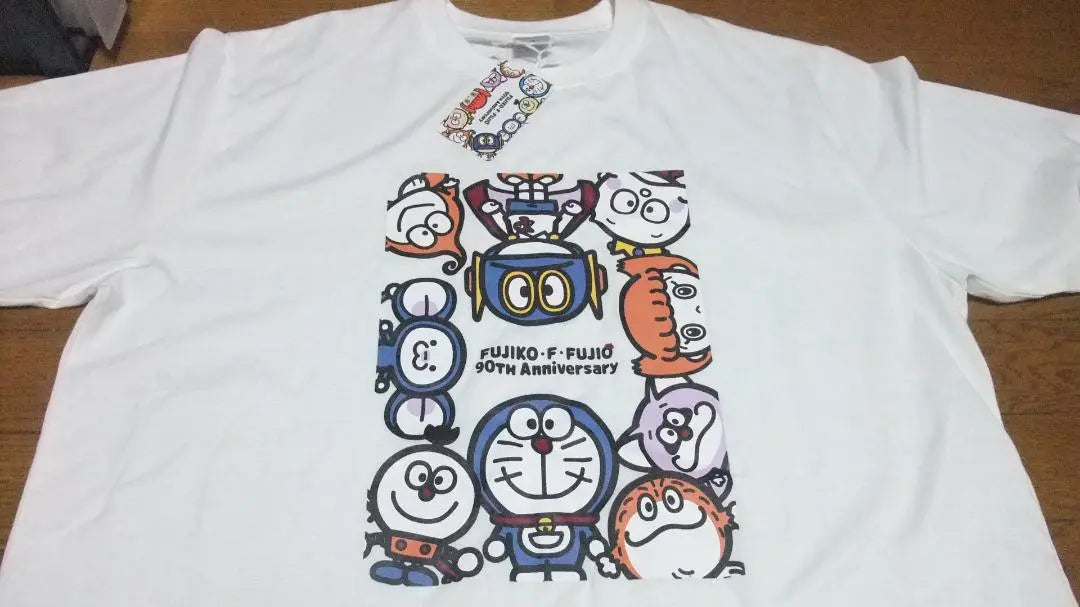 Nueva camiseta de 4 litros con la colaboración de Sanrio por el 90.º aniversario de Fujiko Fujio