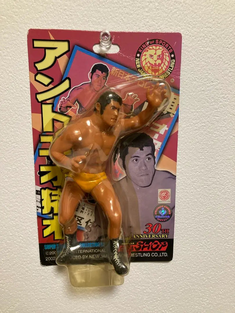 Figura de lucha libre profesional de New Japan de Antonio Inoki sin abrir del 30.º aniversario