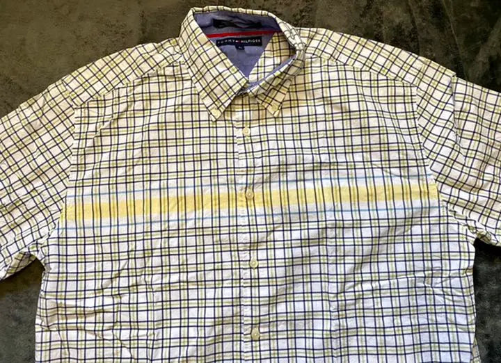 [Ropa usada] Camisa de cuadros con botones y manga corta de Tommy Hilfiger