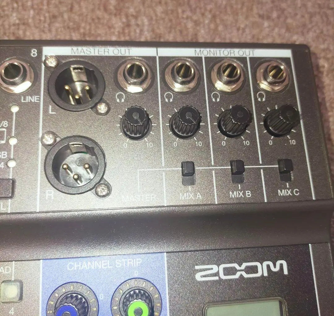 ZOOM L-8 Digital Mixer/Rode NT5 Microphone Pair/Cable