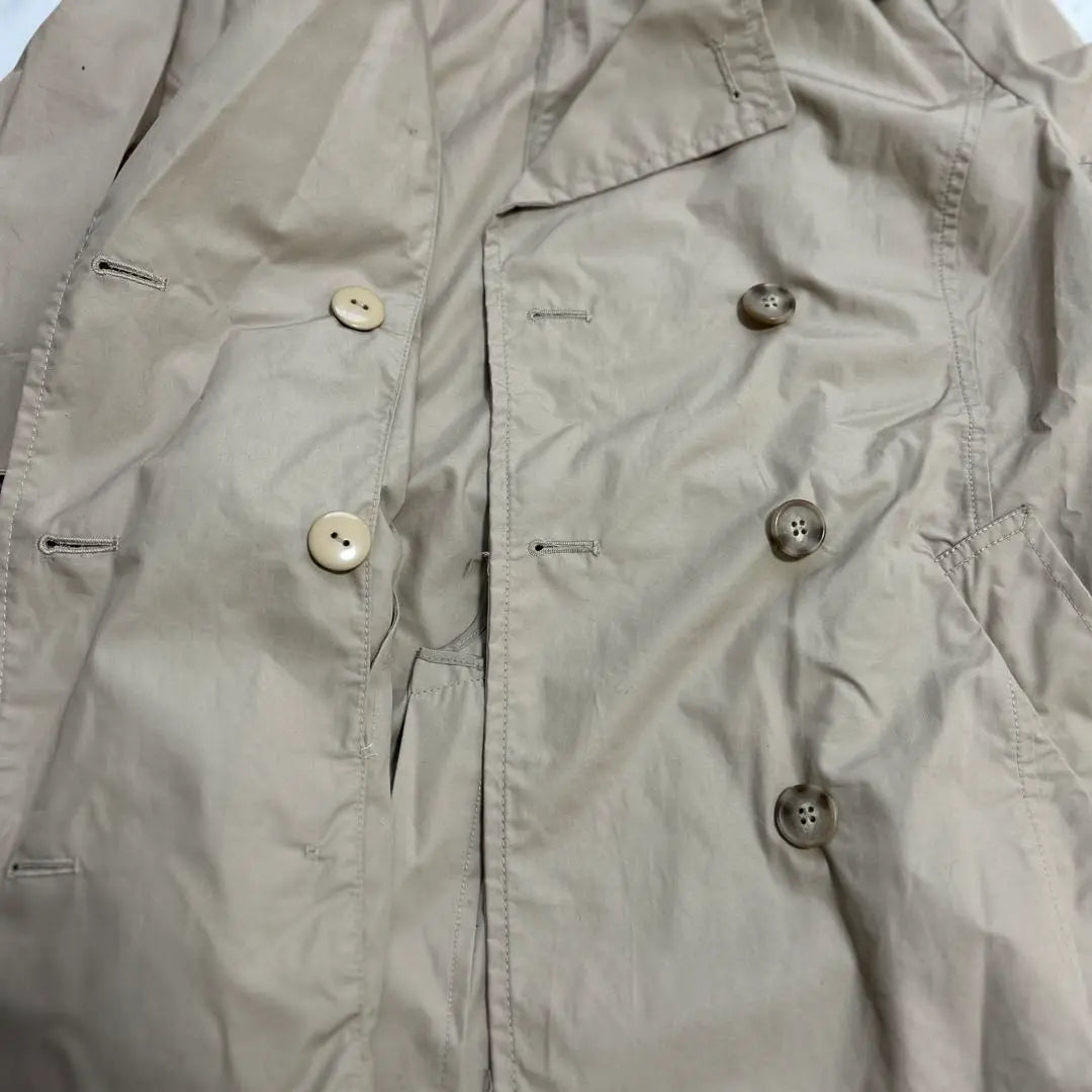 Gabardina con cinturón beige de largo corto de 15 euros