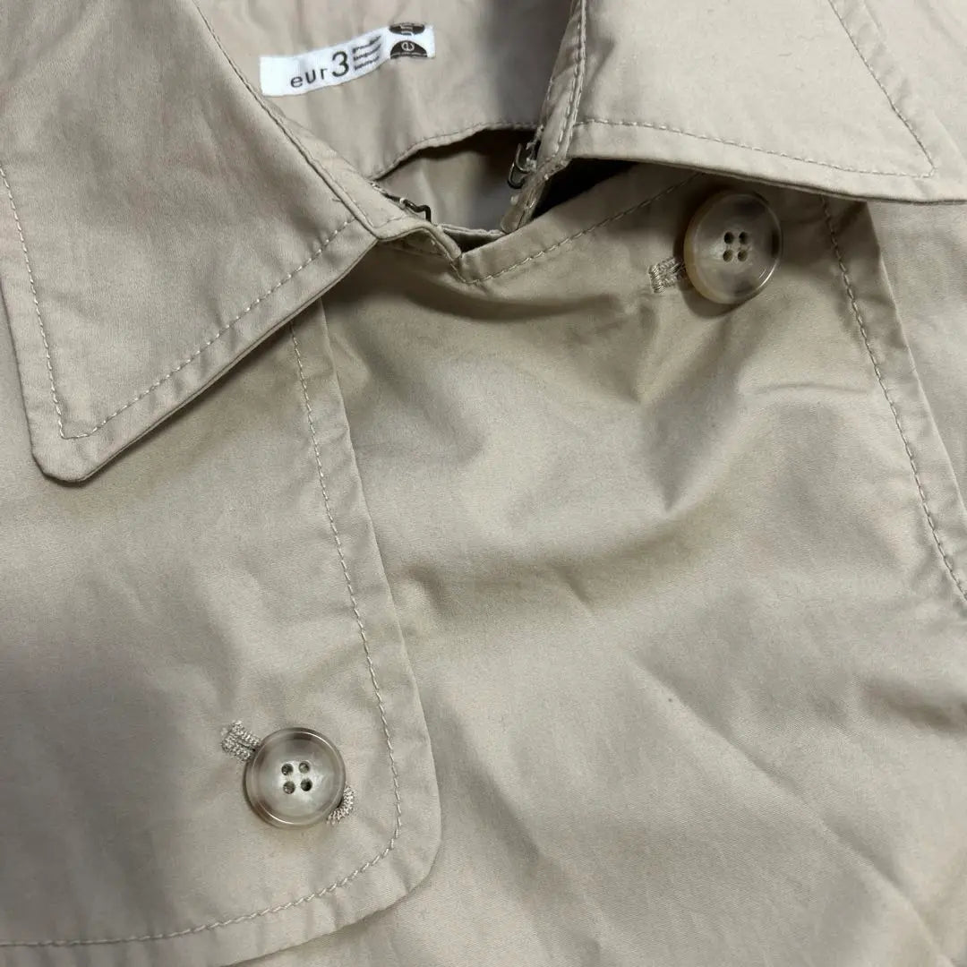 Gabardina con cinturón beige de largo corto de 15 euros