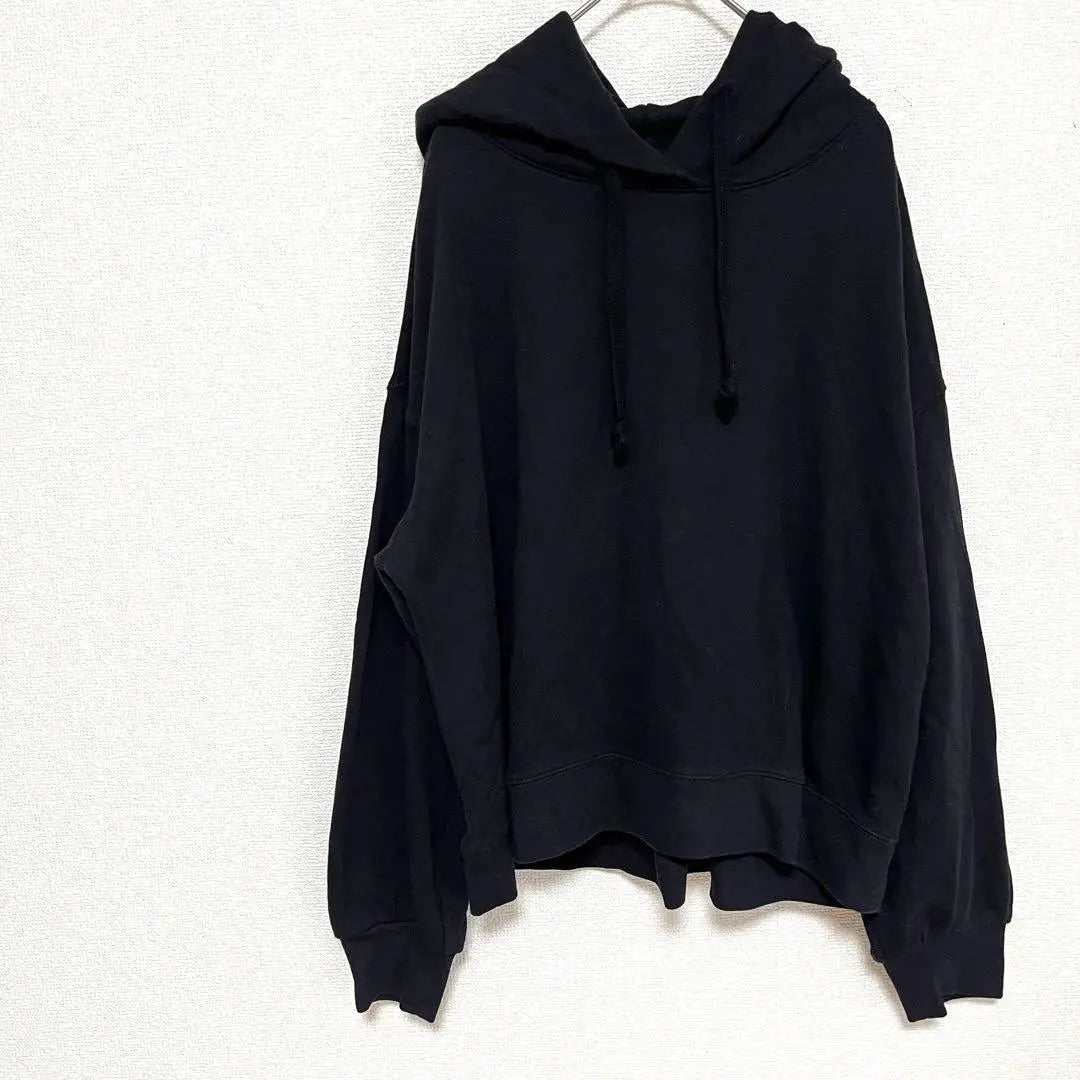 Parka corta con capucha y capucha UNIQLO (talla L) Yuru Kaji negra a0279