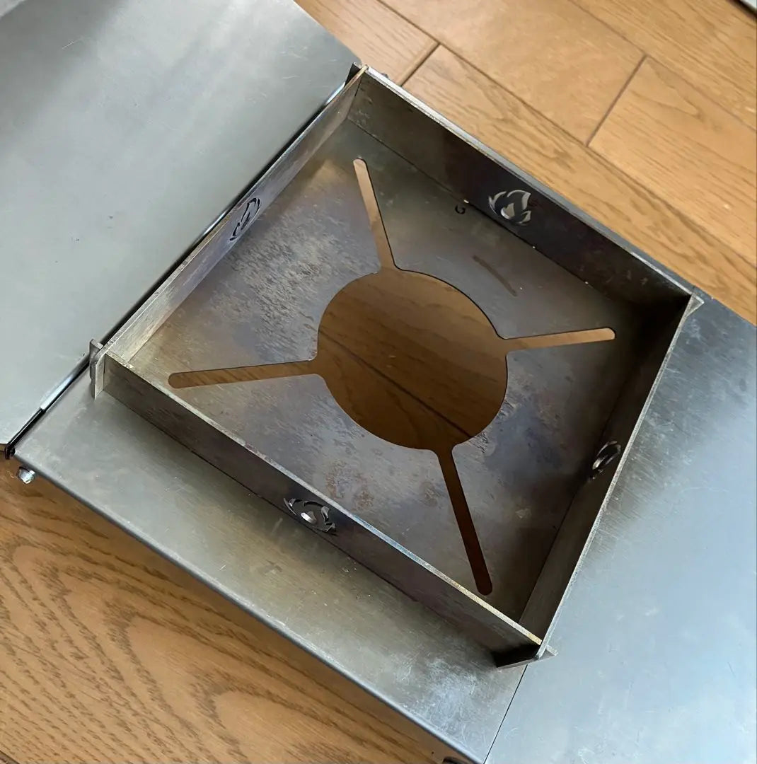 Heat-shielding table for single burners (stainless steel) *Includes iron trivet