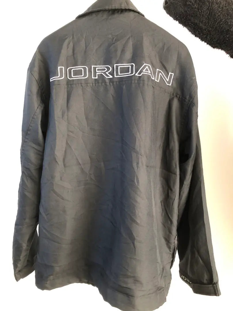 ⭐︎Chaqueta negra Air Jordan⭐︎Chatarra