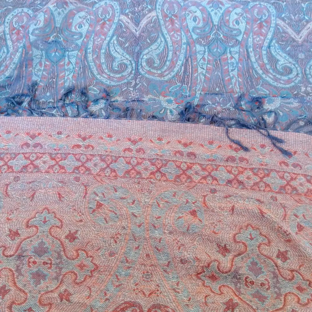 Good condition ✨Pashmina Paisley scarf Large stole High quality All-over pattern Fringe