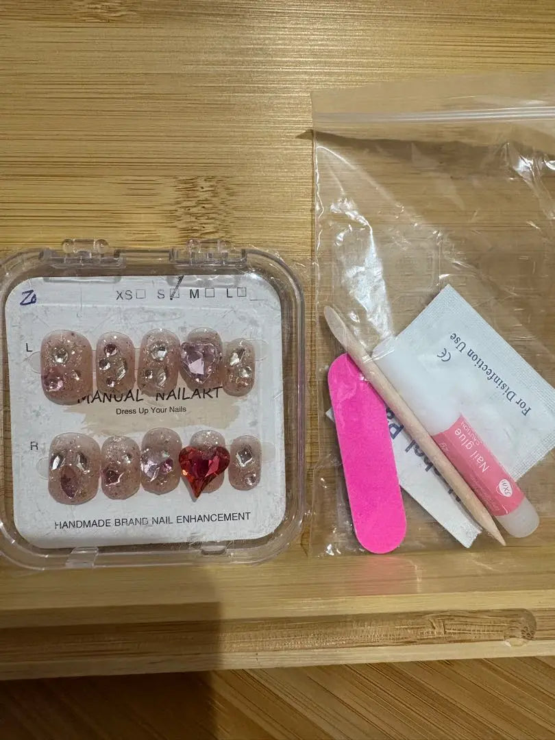 Nail chipset with heart-shaped stones, size S