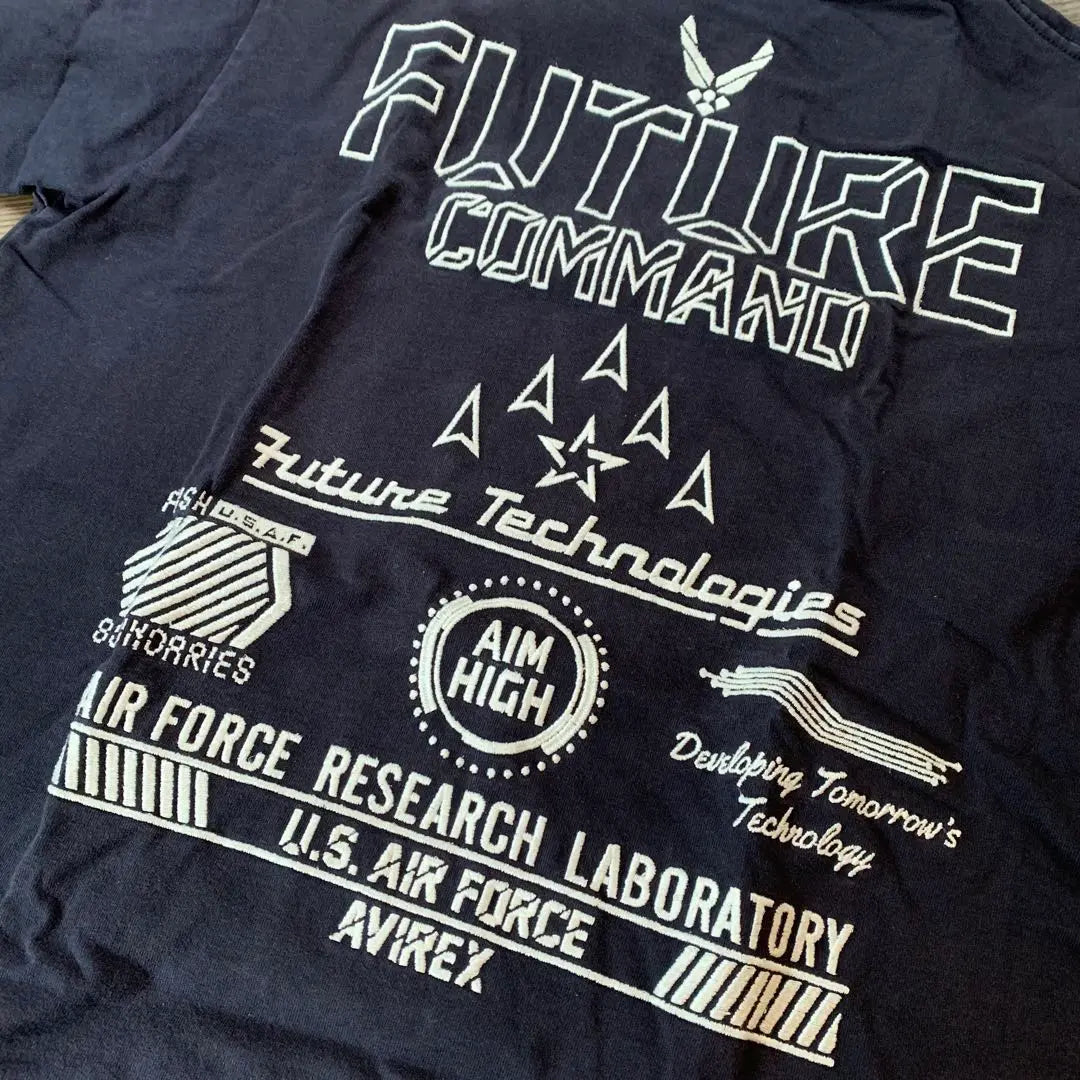 Camiseta bordada AVIREX Future Command cortar y coser L 6113282 | AVIREX 刺繍Tシャツ フーチャーコマンド カットソー L 6113282